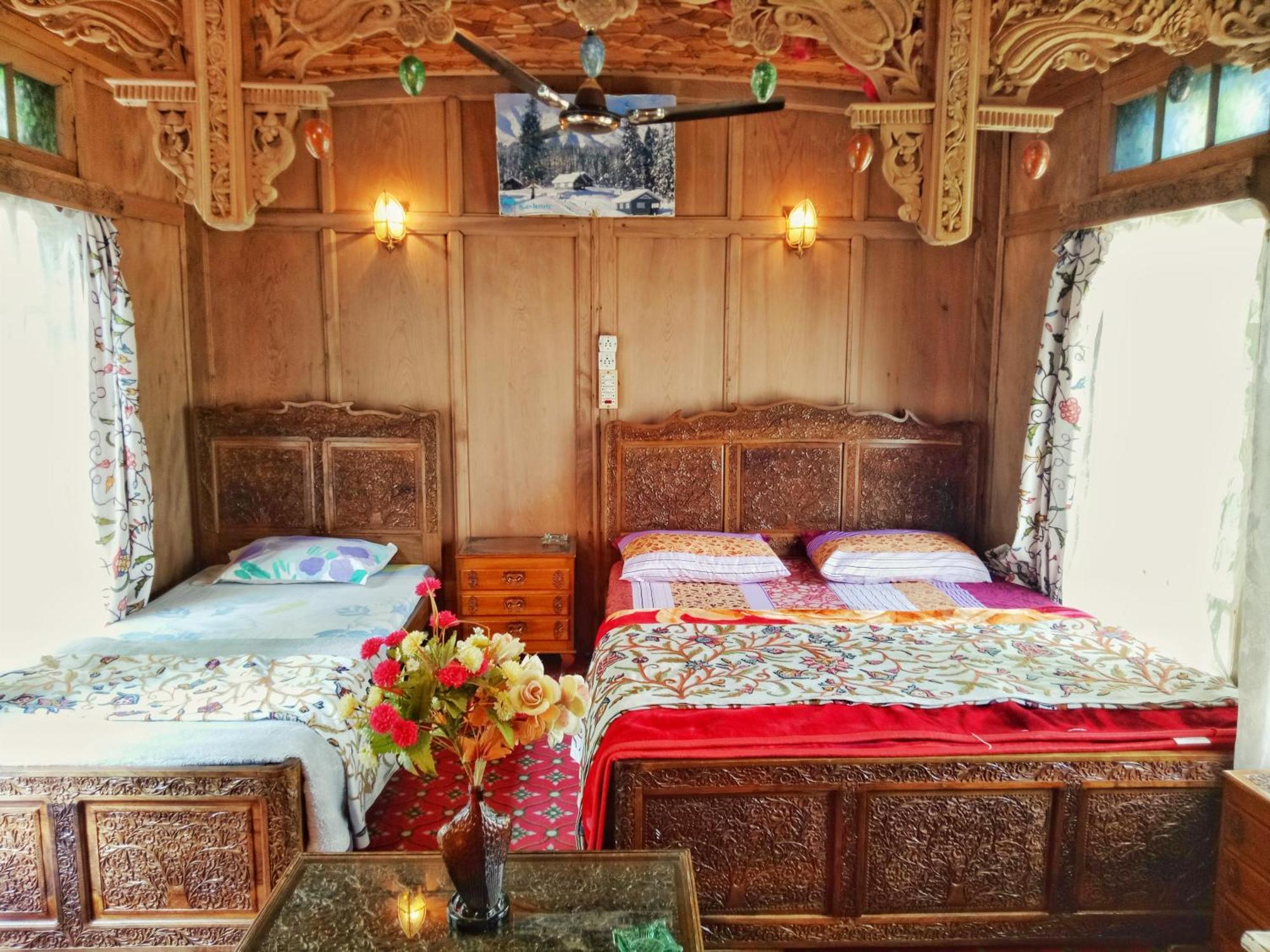 Hotel New Bul Bul Group Of Houseboats Srinagar Durgjan Zewnętrze zdjęcie