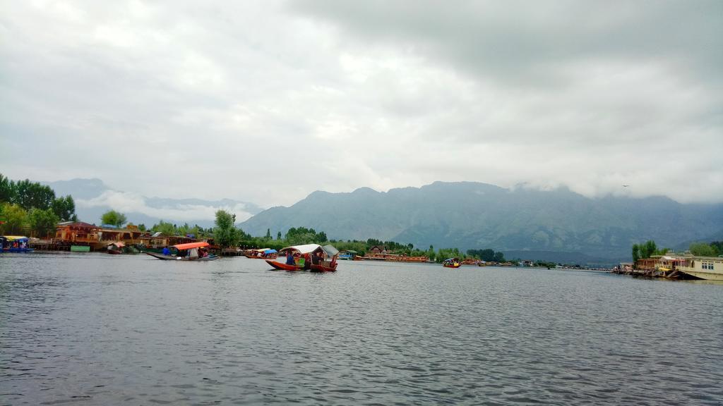 Hotel New Bul Bul Group Of Houseboats Srinagar Durgjan Zewnętrze zdjęcie