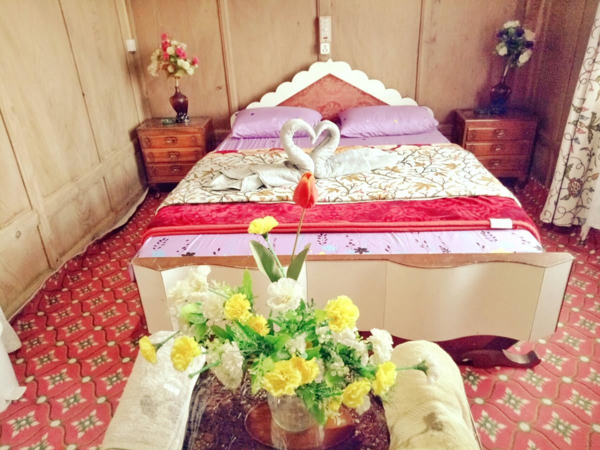 Hotel New Bul Bul Group Of Houseboats Srinagar Durgjan Zewnętrze zdjęcie