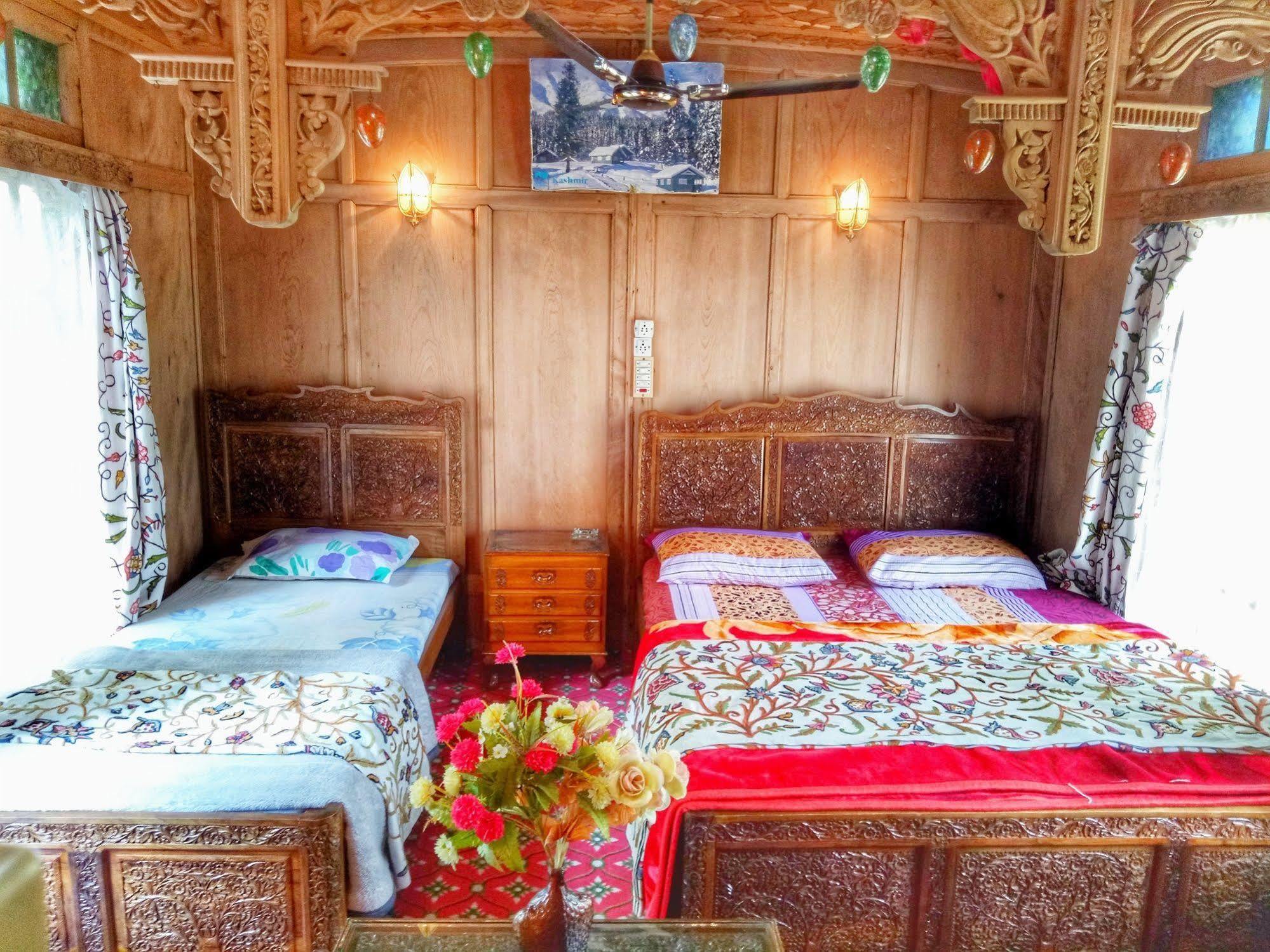 Hotel New Bul Bul Group Of Houseboats Srinagar Durgjan Zewnętrze zdjęcie