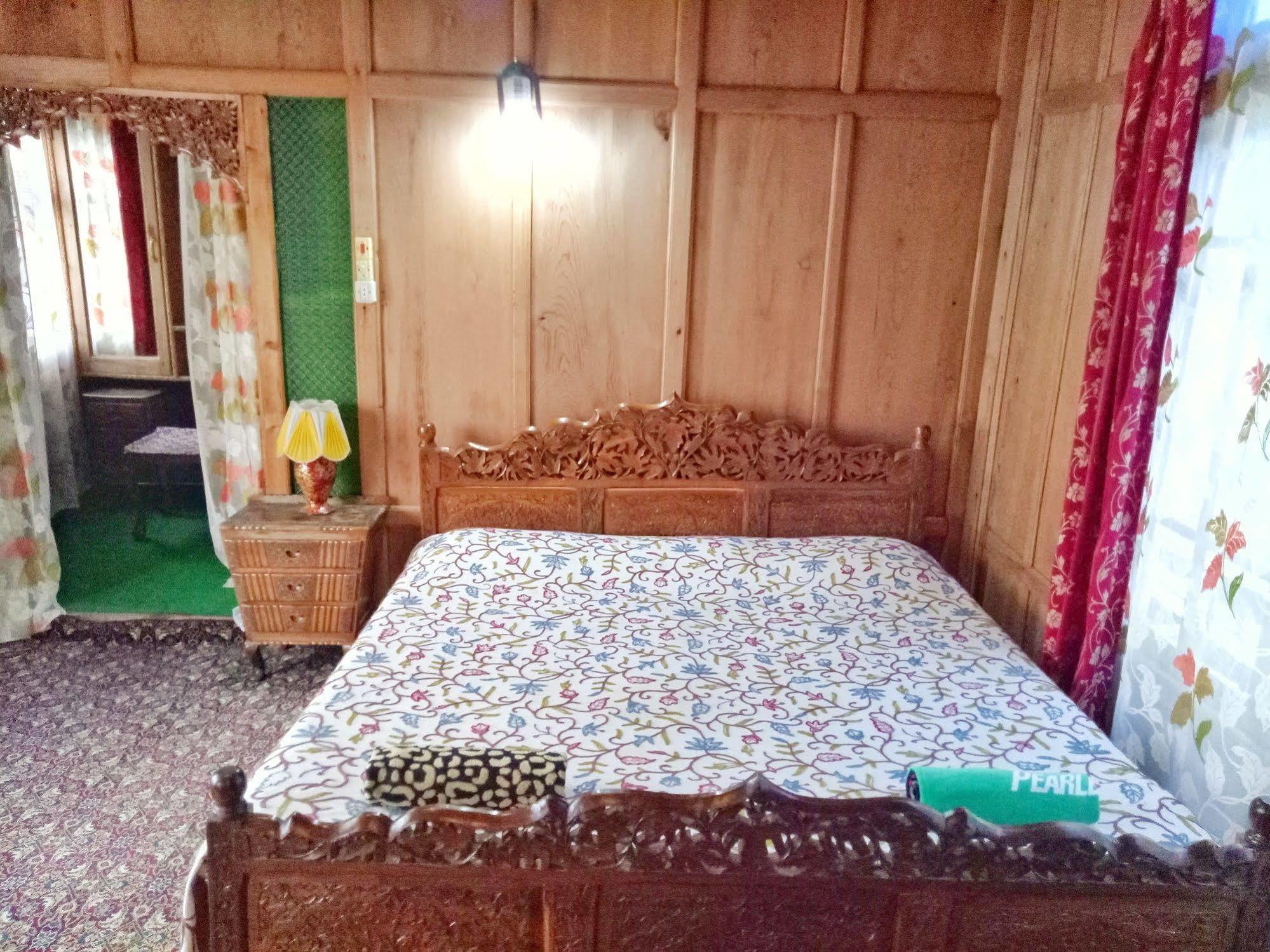 Hotel New Bul Bul Group Of Houseboats Srinagar Durgjan Zewnętrze zdjęcie