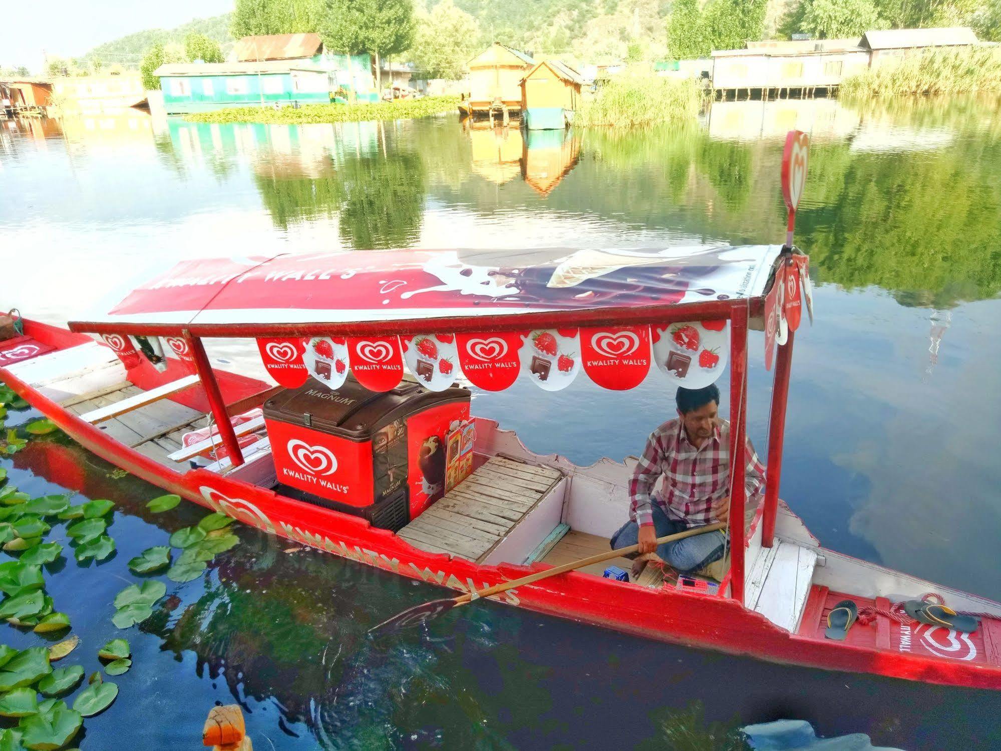 Hotel New Bul Bul Group Of Houseboats Srinagar Durgjan Zewnętrze zdjęcie