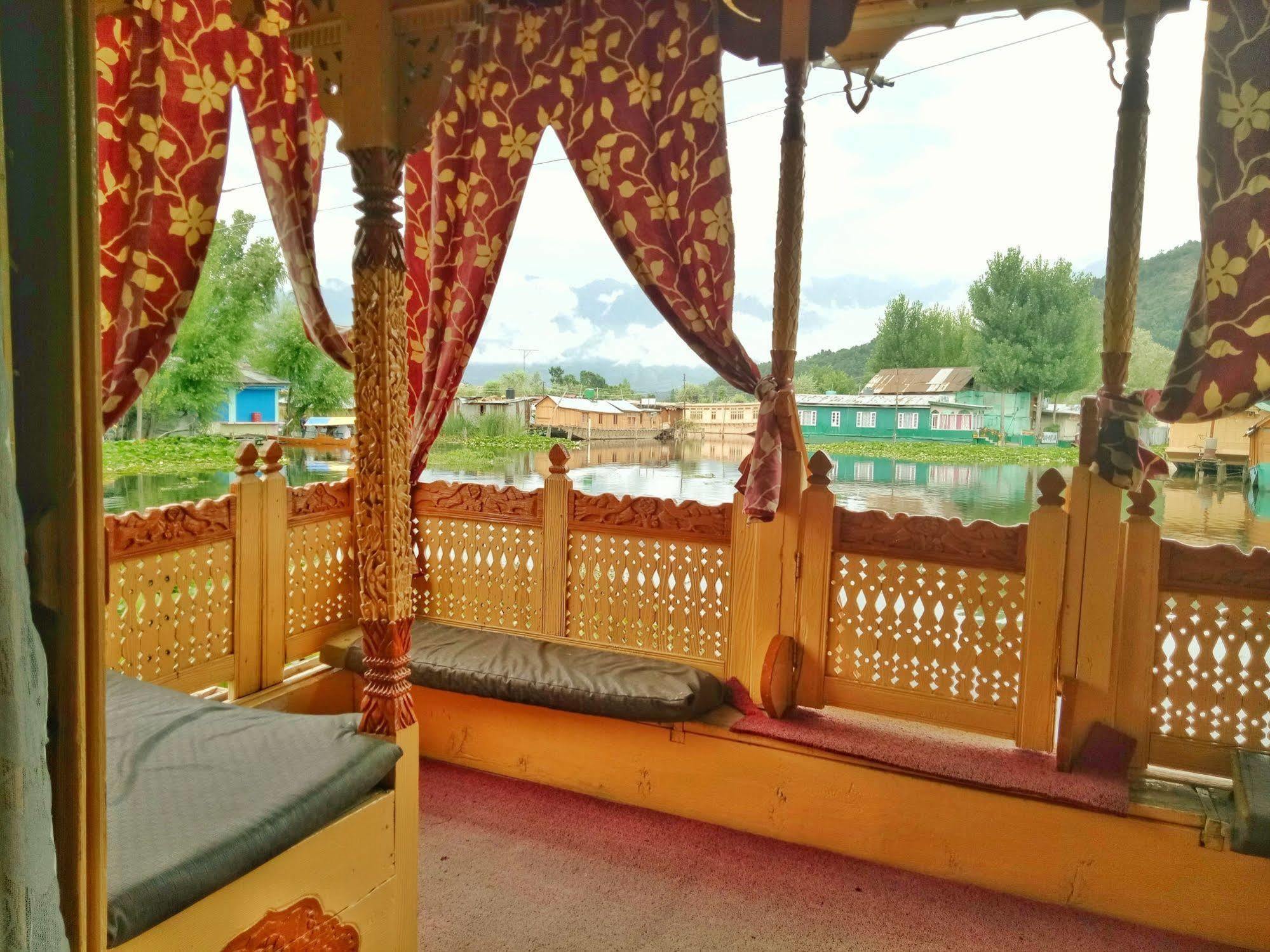 Hotel New Bul Bul Group Of Houseboats Srinagar Durgjan Zewnętrze zdjęcie