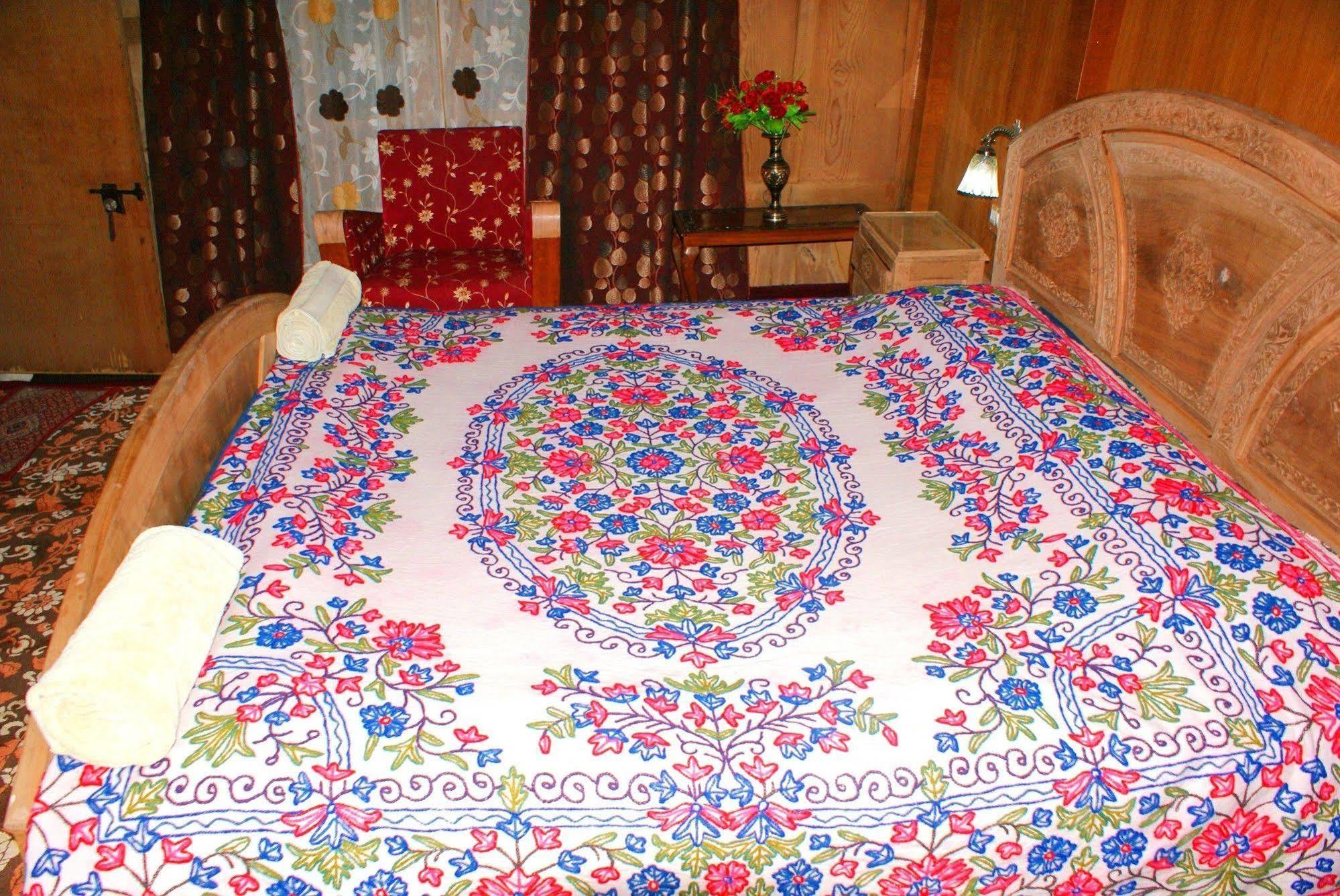 Hotel New Bul Bul Group Of Houseboats Srinagar Durgjan Zewnętrze zdjęcie