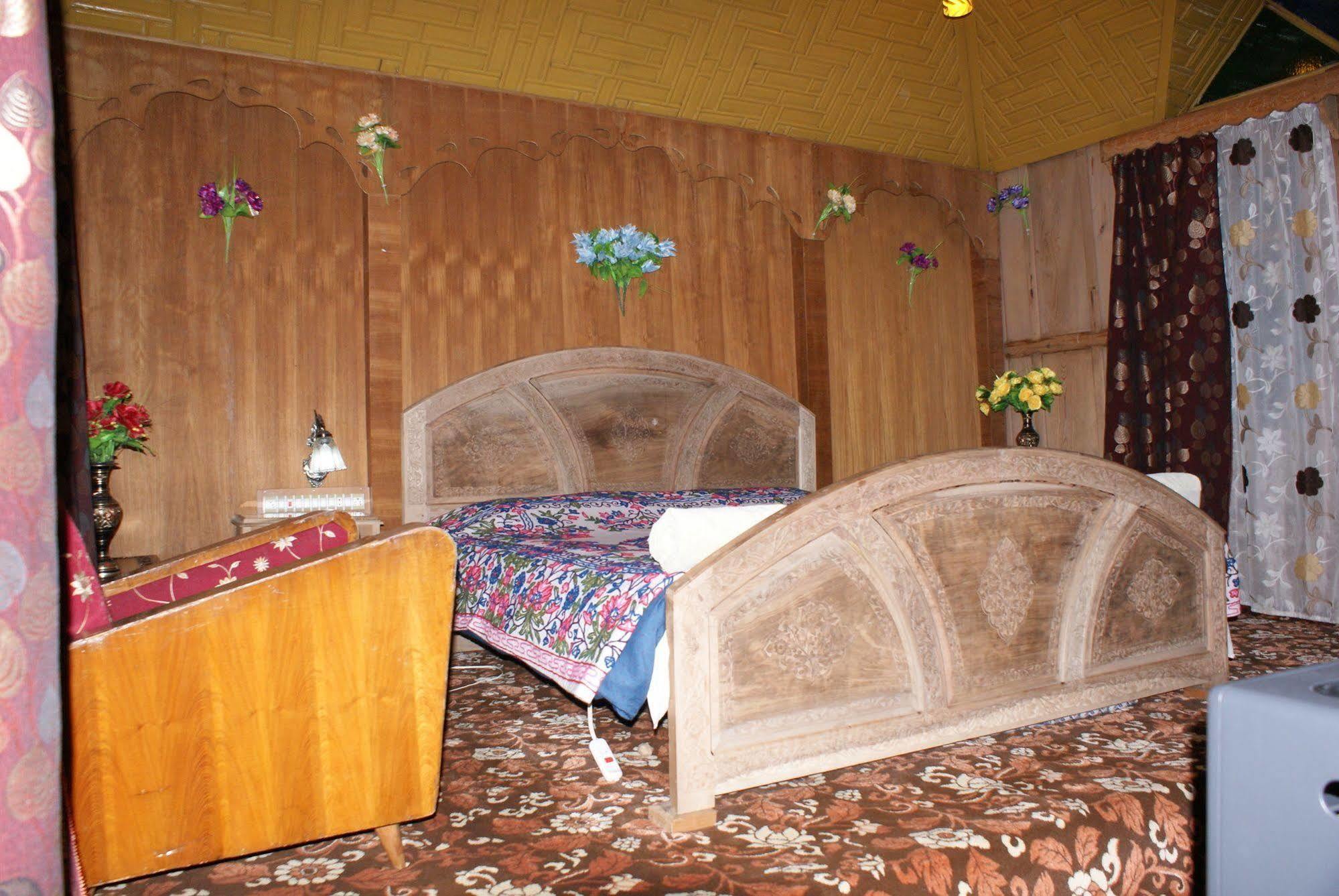Hotel New Bul Bul Group Of Houseboats Srinagar Durgjan Zewnętrze zdjęcie