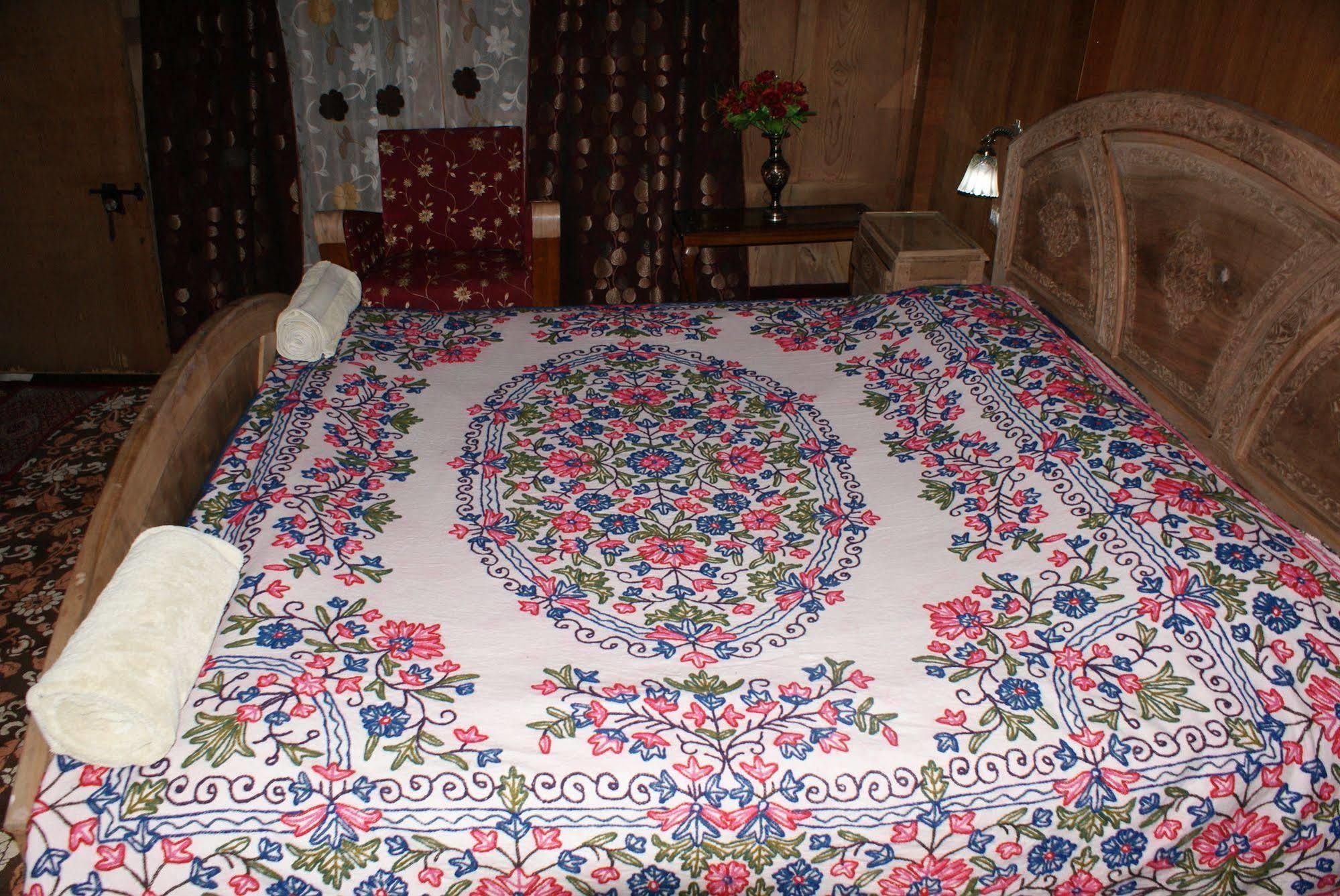Hotel New Bul Bul Group Of Houseboats Srinagar Durgjan Zewnętrze zdjęcie