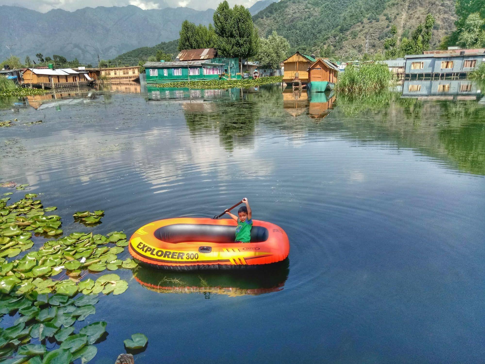 Hotel New Bul Bul Group Of Houseboats Srinagar Durgjan Zewnętrze zdjęcie