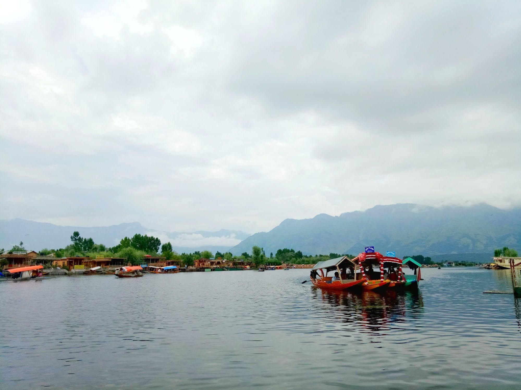 Hotel New Bul Bul Group Of Houseboats Srinagar Durgjan Zewnętrze zdjęcie